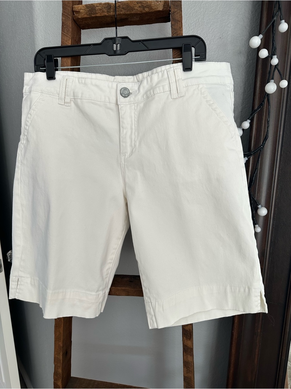 Kut from the Kloth Flat Front Shorts size 16